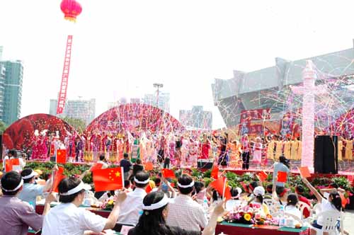 上海举行五十六个民族载歌载舞庆国庆