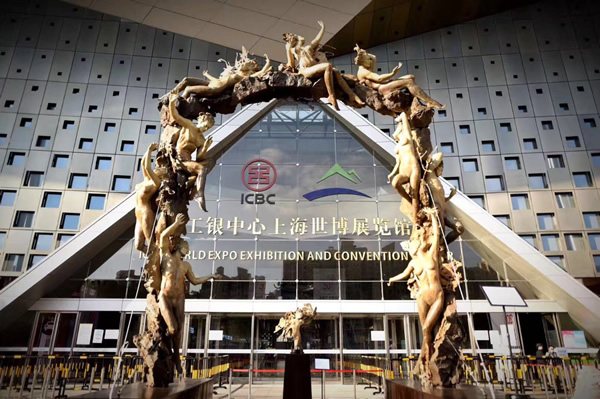 2017上海艺博会主题雕塑《创作之门》被藏家纳入囊中