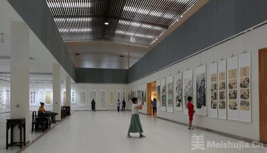 京闽两地艺术家“以书画会友” 两百余幅画作免费展览