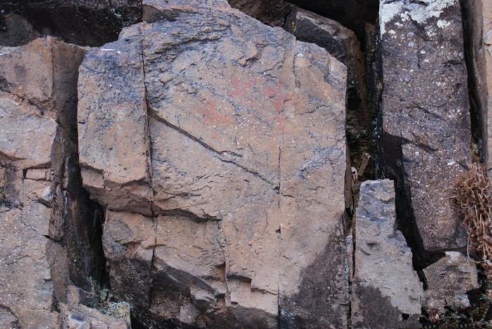 大兴安岭呼中发现距今约7000年岩画