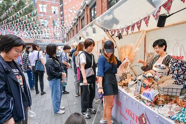 艺术与老店的跨界联手 愚园路上的这场市集玩法不同