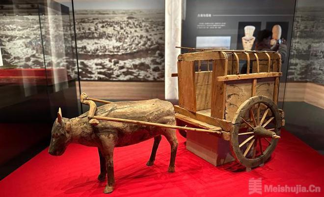 “载瞻载止——新疆考古百年”文物展在京举行